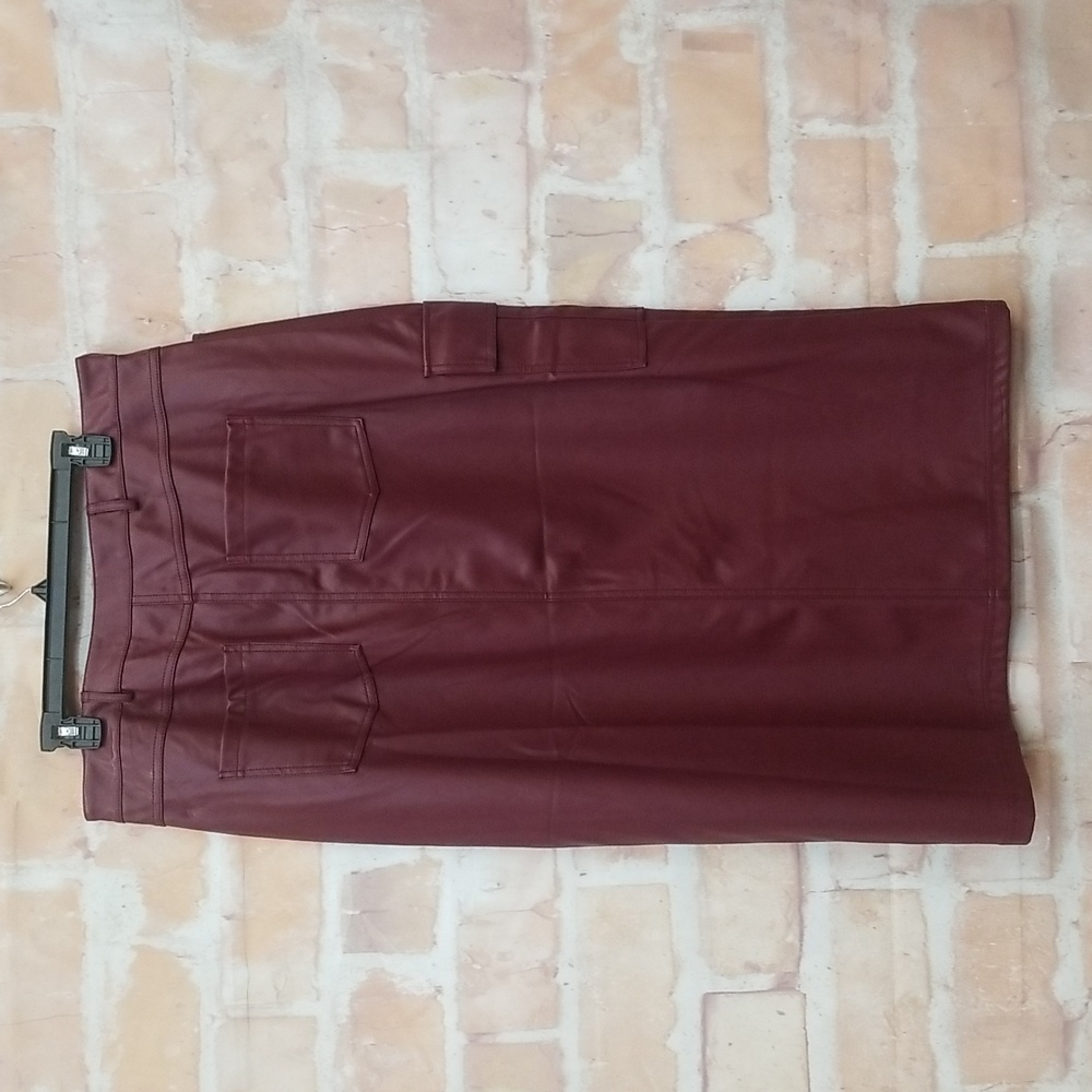 Chic Burgundy Faux Leather Pencil Skirt - Picture 4 of 9